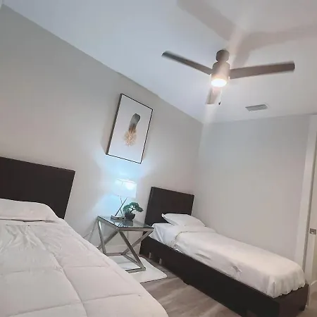 Lux Urban Retreat: Family-Friendly Staycation with Gym & EV Charging West Palm Beach Exterior photo